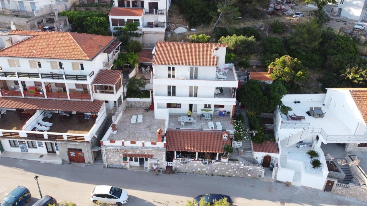 Peronja Seafront Apartment Jelsa (Hvar)