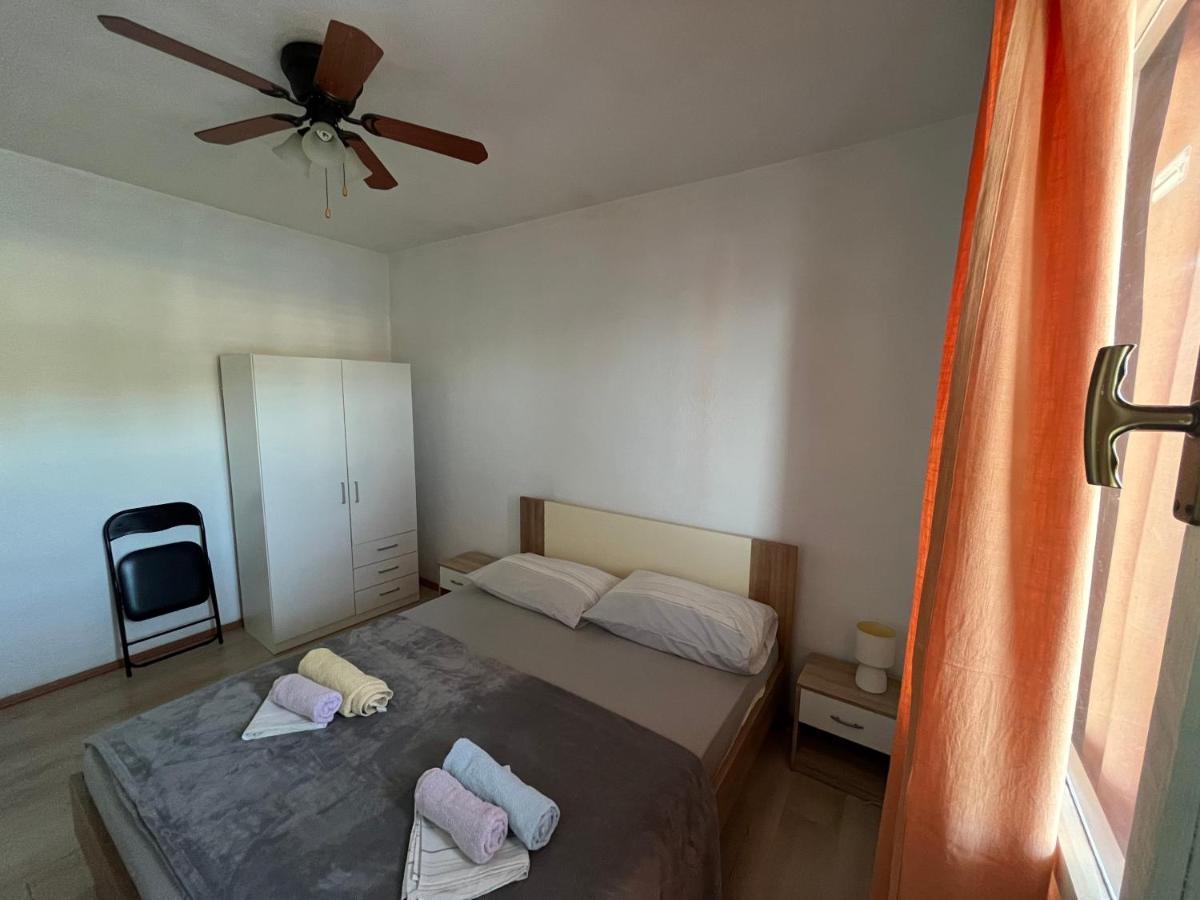 Peronja Seafront Apartment Jelsa (Hvar)