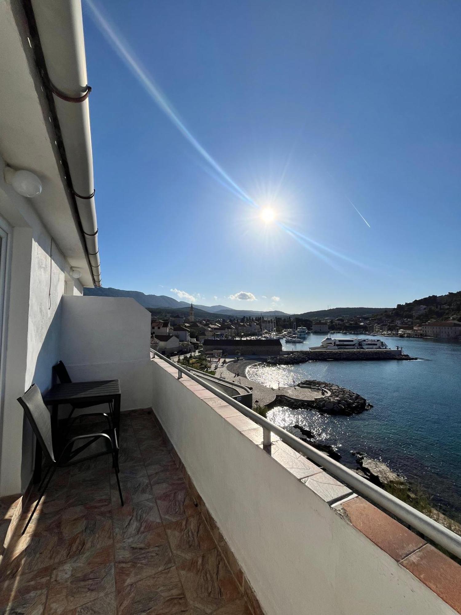 Peronja Jelsa Seafront *