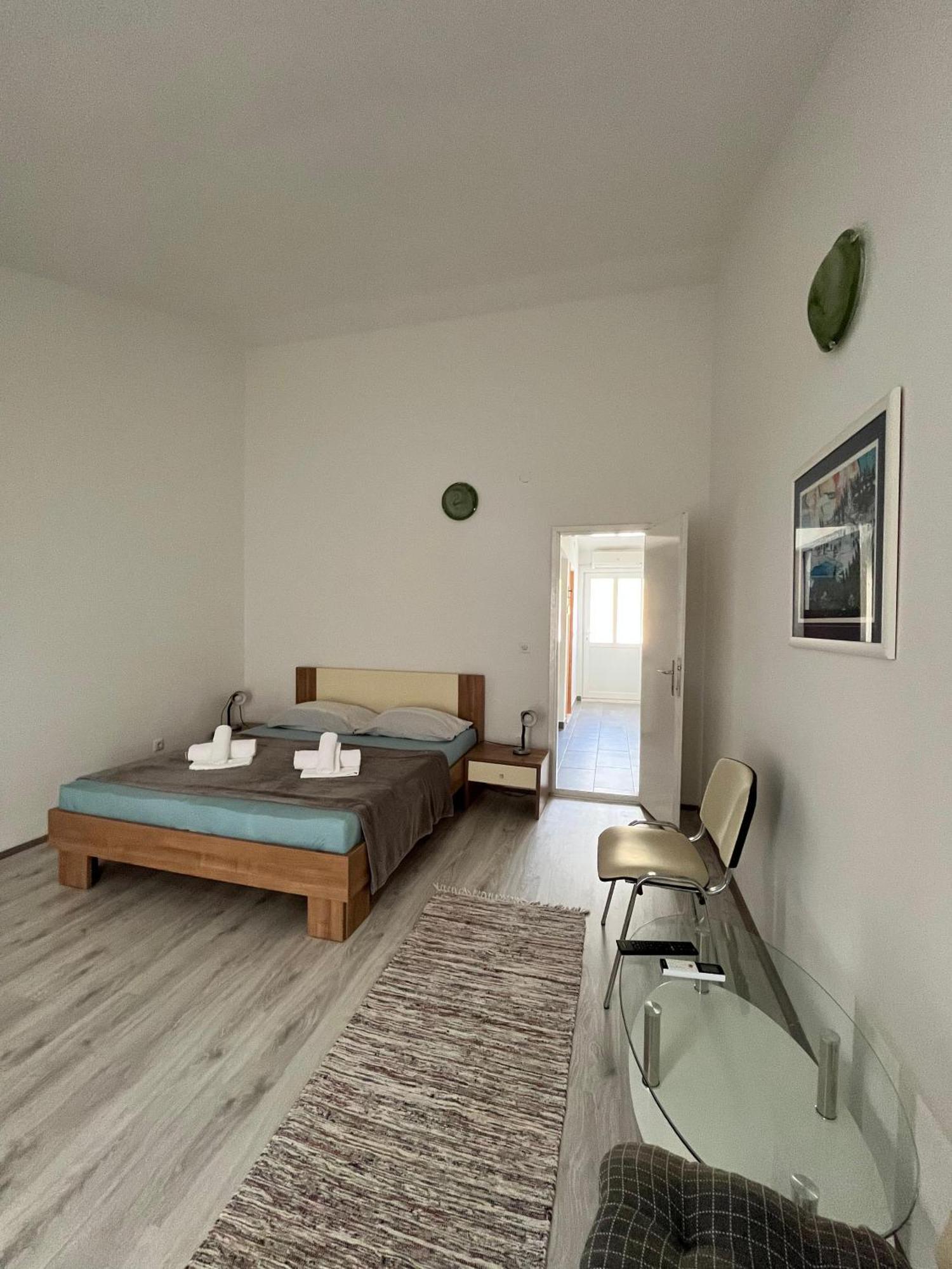 Peronja Jelsa Seafront Appartement *