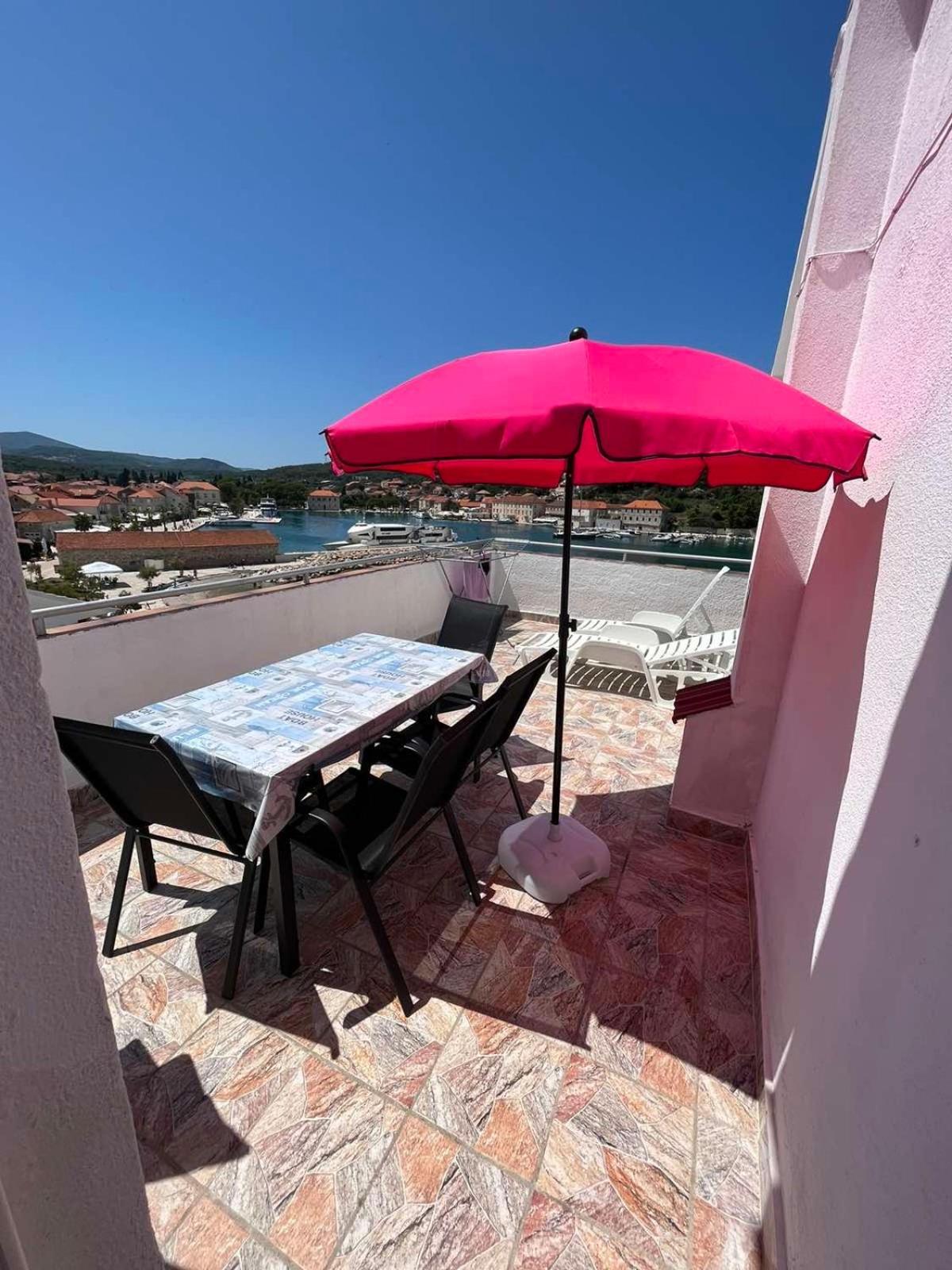 Peronja Seafront * Jelsa (Hvar)